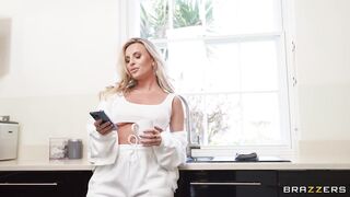 Kayla Wild - Window Washing Wankers