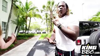 Una Vieja Ama De Casa Violet Black  Impresionada Por La Bbc De Louie Smalls