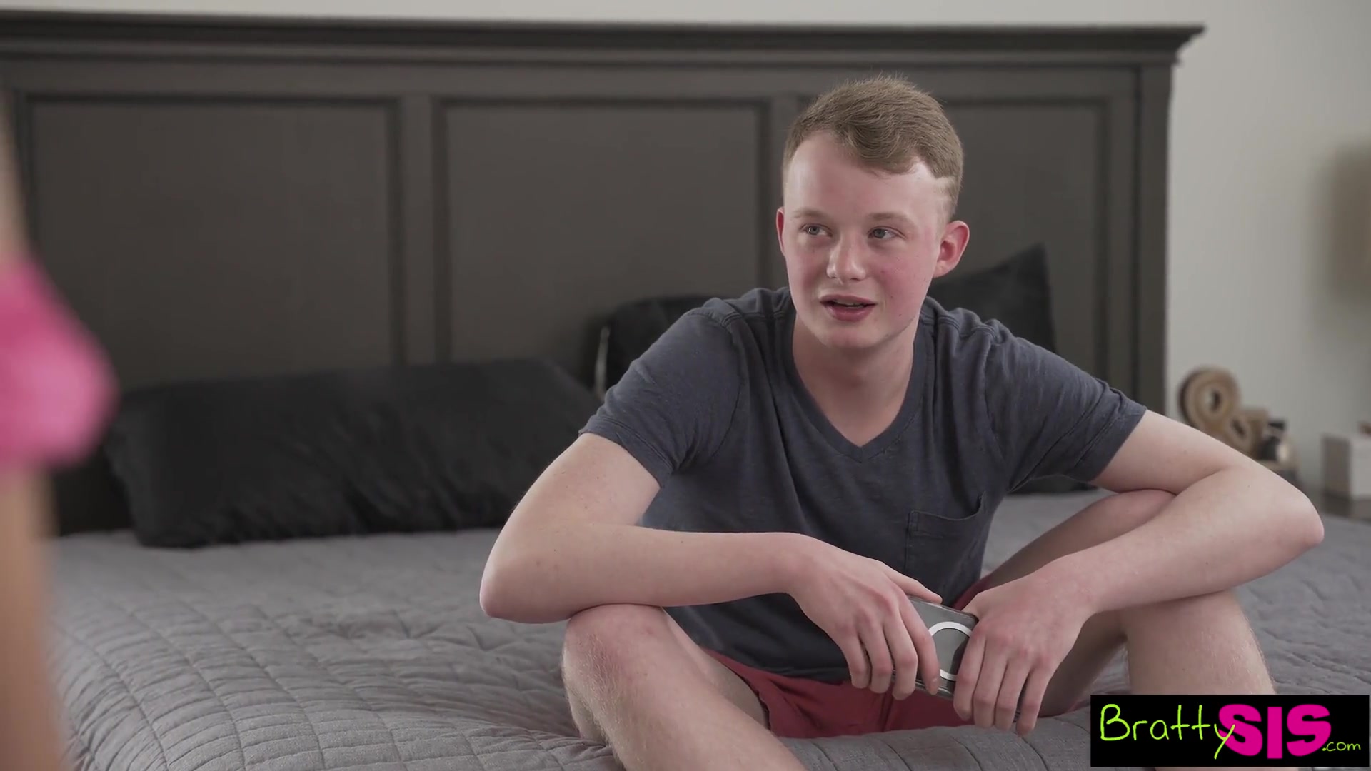 We just wanna play Ring Toss with your dick, Stepbro" Chloe Temple says - S27:E3