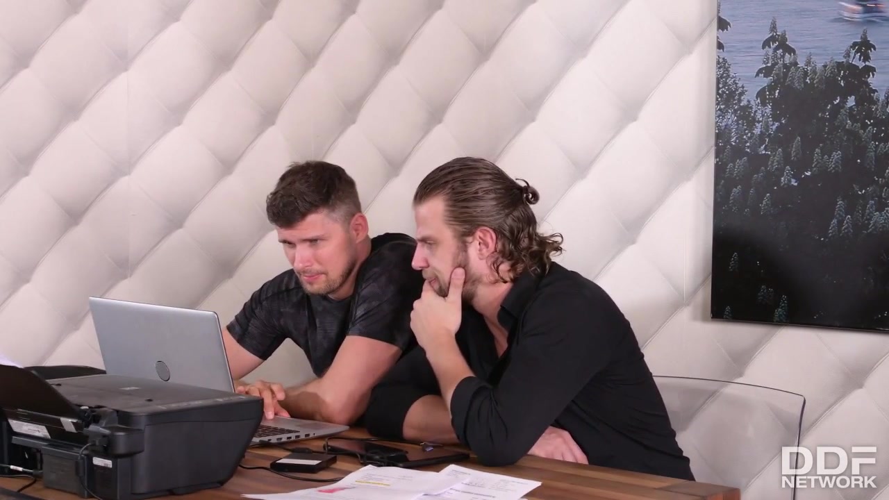 0583-Hungry Wife Satisfy By Her Husband And His Friend Together - Cathy Heaven