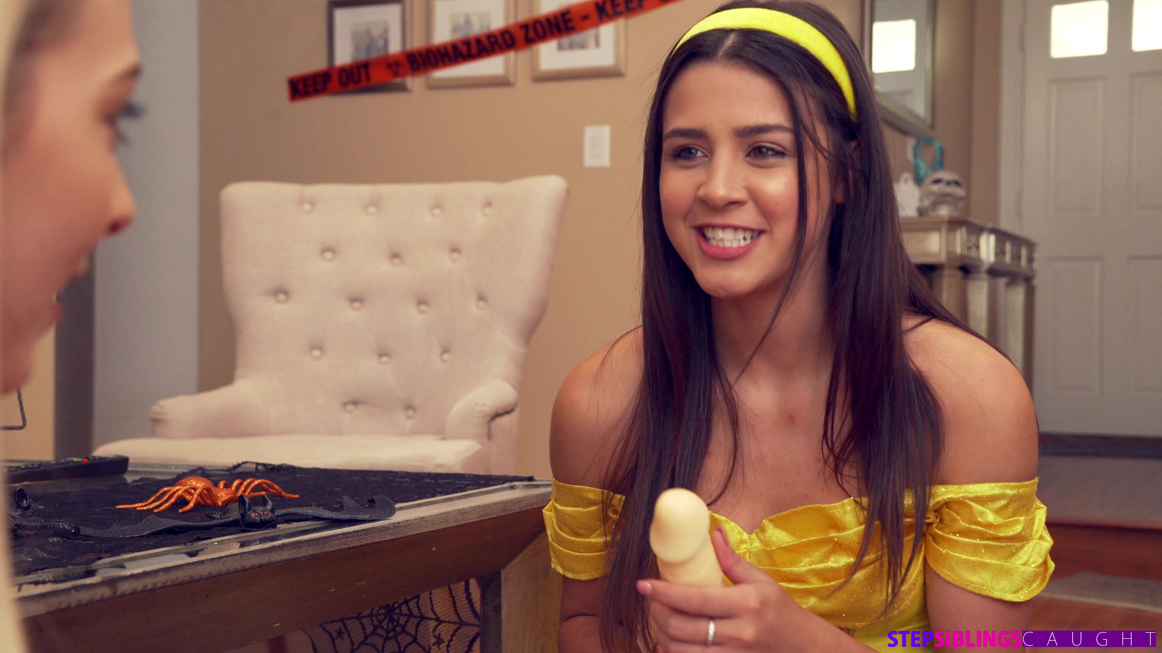 Lily Larimar Stepbrother Trick And Treat - Kylie Rocket