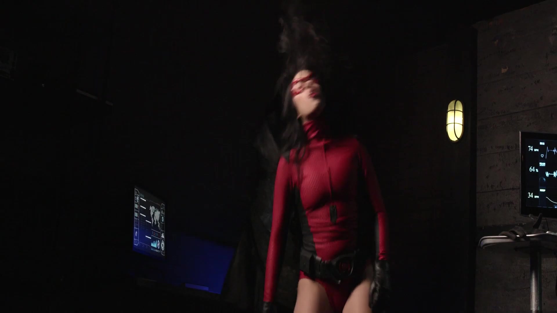 Alex partneri tarafından baştan çıkarıldı ve sikildi