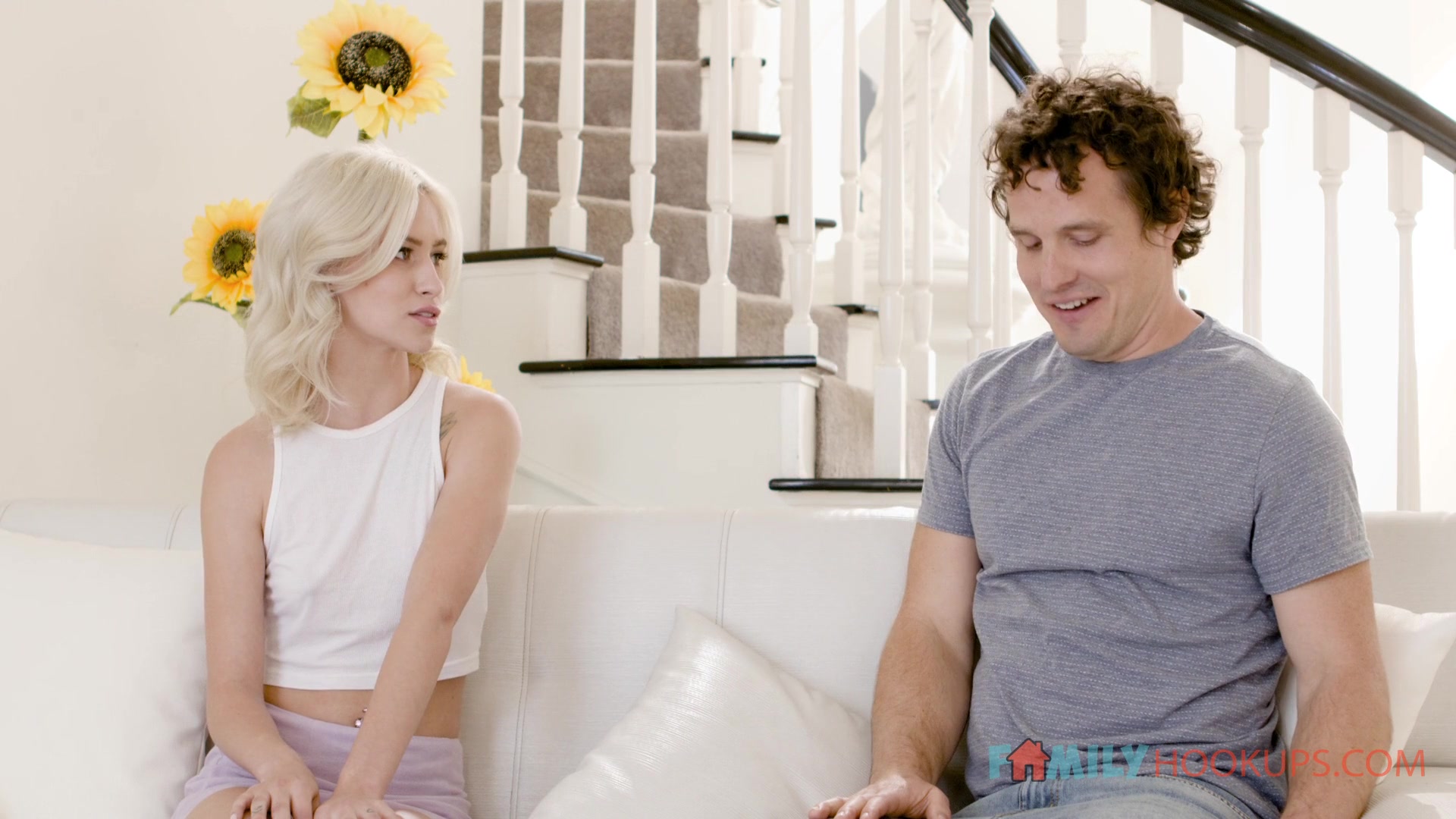 Kiara Cole fuck while she resting on sofa