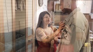 Rioc se folla a su hermnastra por primera vez