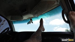 Lilibet Saunders – It’s Too Big