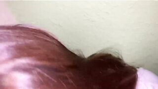 Conocí a una colegiala en la calle y la follé en la entrada. SkinLovers