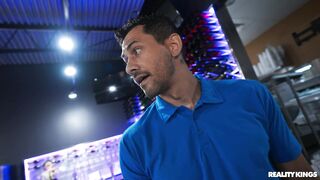 Dez Hansen – Pizza Shop Study Break