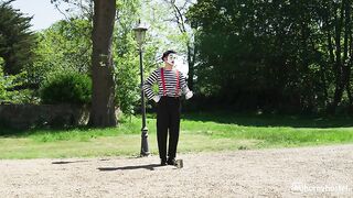 Yasmina Khan, Frances Bentley - Sexy Street Mimes (03.07.2025) rq