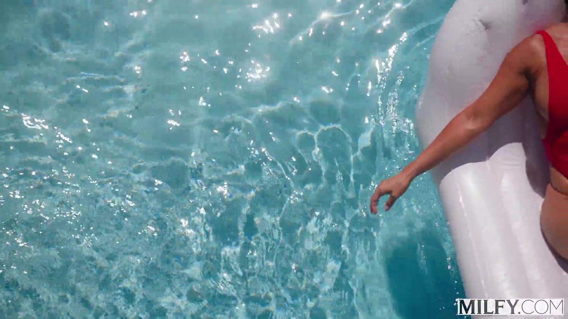 Sandy Love – Curvy MILF Is BBC Obsessed