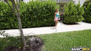 Monica Minx – Stretching My Pussy Before Yoga