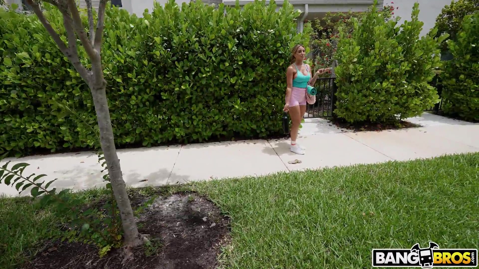 Monica Minx – Stretching My Pussy Before Yoga