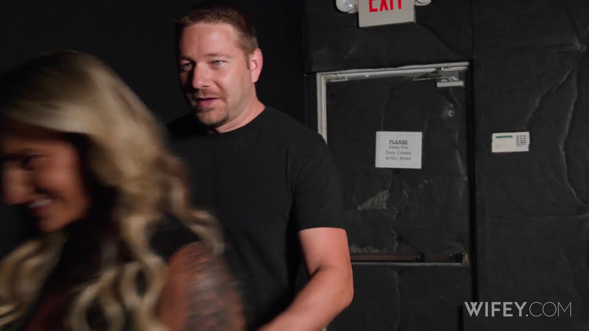 Anastasia Shades, Isiah Maxwell – Blonde Baddie Gets BBC Creampie