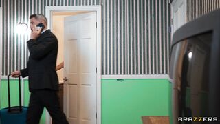 Gal Ritchie - Peeping Gal Episode 1