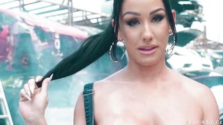 Jennifer White – Sloppy 12 Cock Blowbang