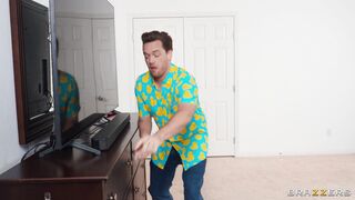 Kayley Gunner – Pervy Brother-In-Law Comes For A Visit