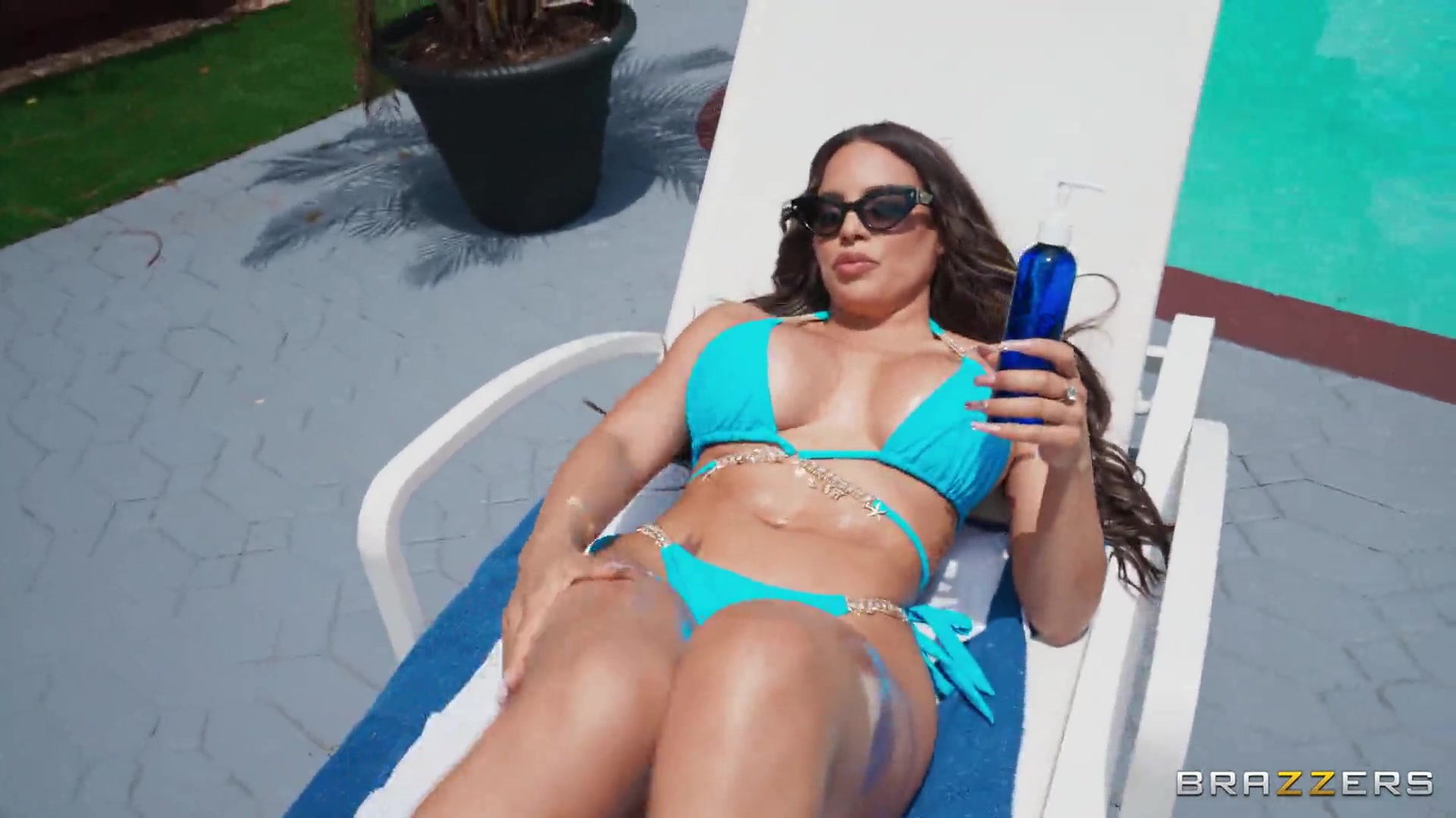 Luna Star – Hottie To Set, In The Pool, On The Cock