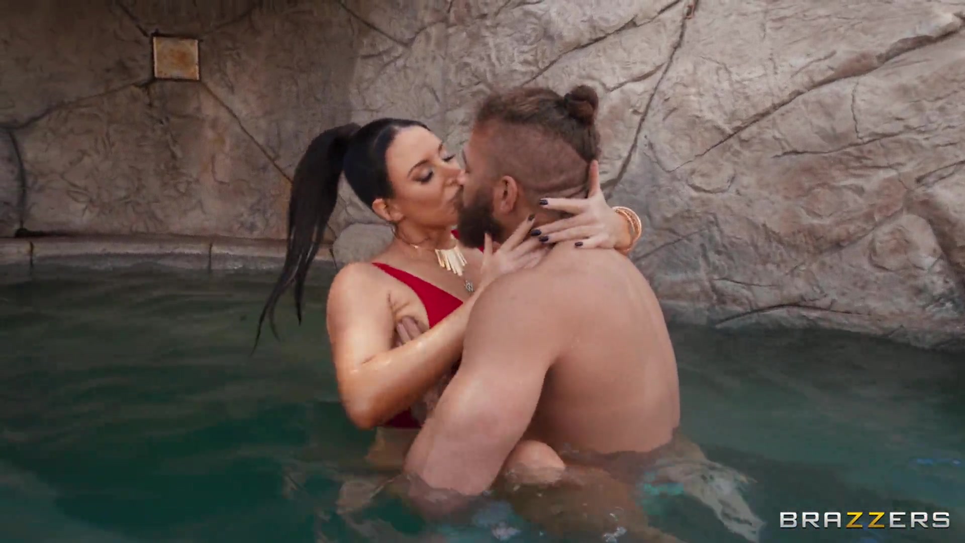 Angela White – Diving Deep In Her Pussy