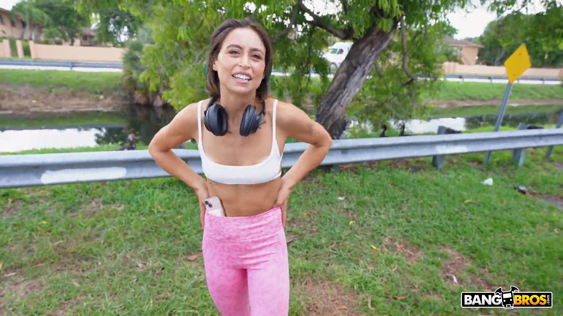 Jessie Belle – Jogs Onto the Bus for Some Dick