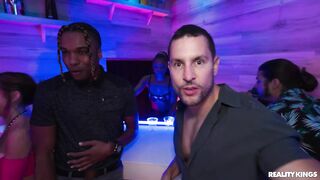 Sofie Reyez, Katie Kinz, Rhae Woods – Club Thirst Trap