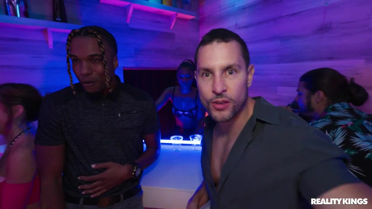 Sofie Reyez, Katie Kinz, Rhae Woods – Club Thirst Trap