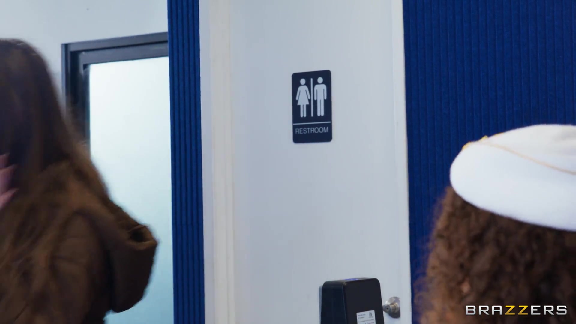 Melissa Stratton, Aleksa Mink – Airport Lounge Lizards Get Lucky Part 1