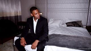 La Sirena 69 Takes Two Dicks On The Bed