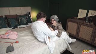 Mi aventura sexual de mediana edad con una mujer mayor   Billie Star