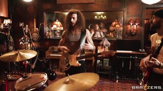 Abigaiil Morris – New Year, New Dick