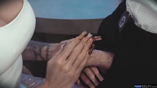 Ariana Starr – 6′ 7″ with Heels