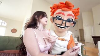 Lilibet Saunders Collects Porn Dude’s Sample