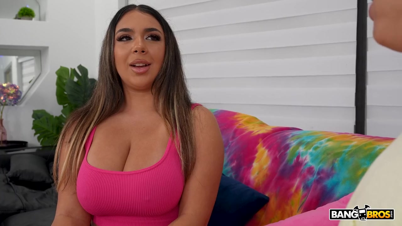 Gigi Lysette – Big Booty Neighbor