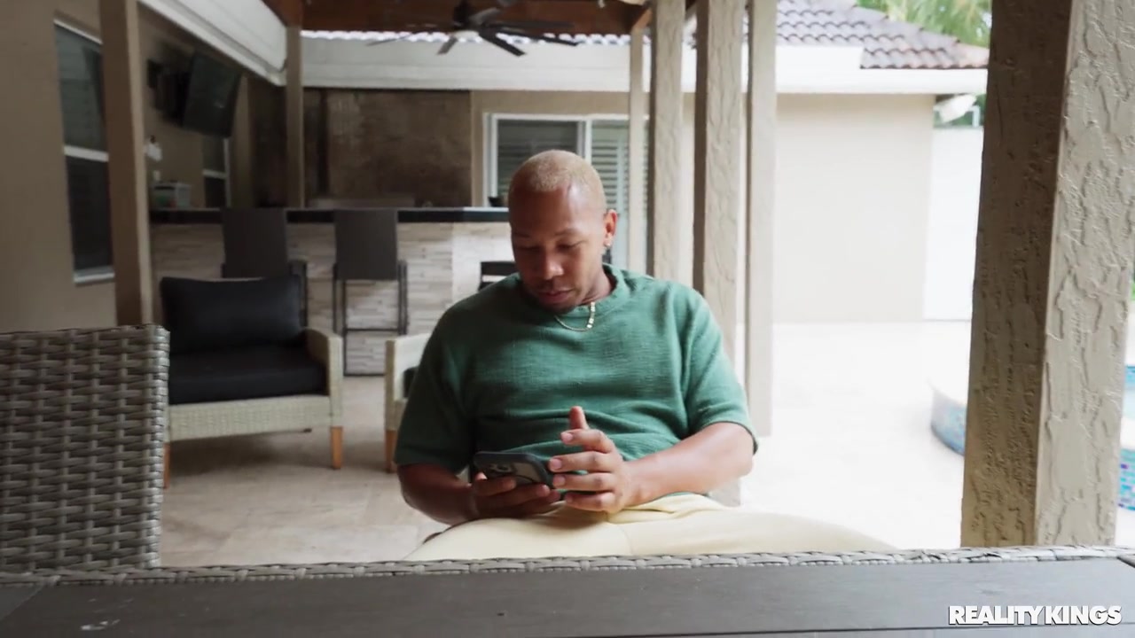 Lola Cheeks – Working Out The Kinks