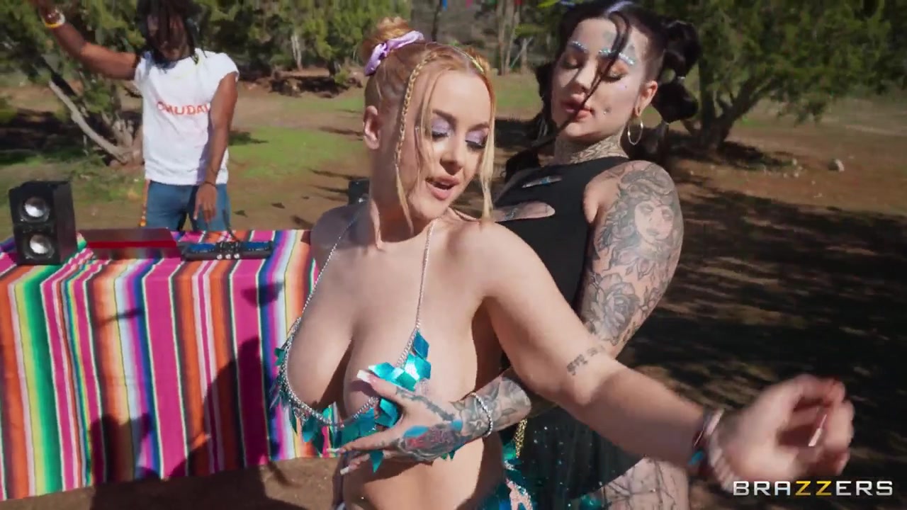 Zoey Uso & Valentine Vixen - Cross Cuntry Cock Ride Part 2