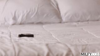 Taylor Vixxen - MILF Gets Her Pussy Worked Out In Hot Threesome