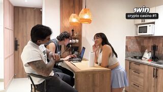 De la cena familiar a la traición ardiente: se folló al mejor amigo de su novio