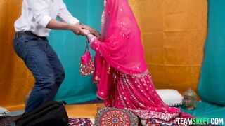 Vivian Lola - Latina Hindu Learns the Incasutra Method