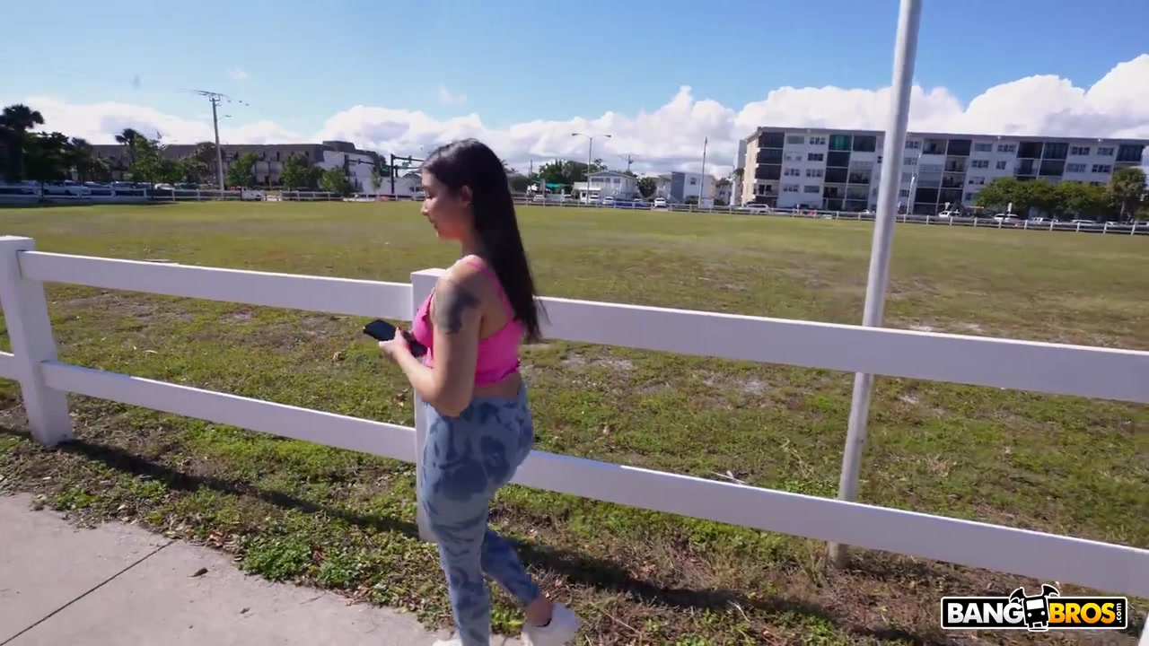 Ana Khalifa - I Just Don’t Do That Kind of Stuff