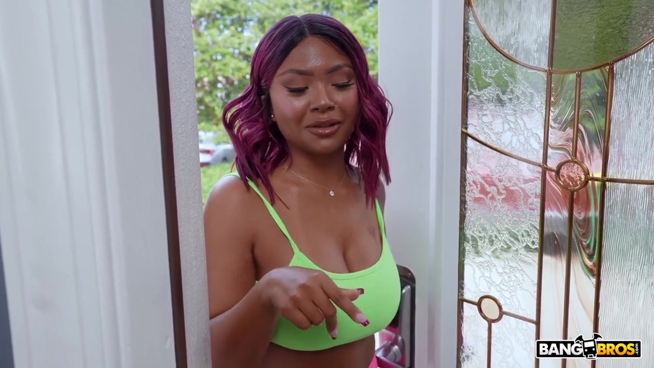 Avery Jane - Surprises Fan With Booty