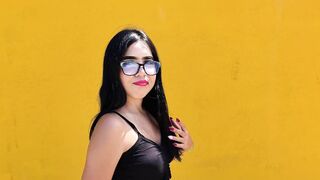 Ayudo a una chica extraña a conseguir una dirección pero termino llegando a mi casa