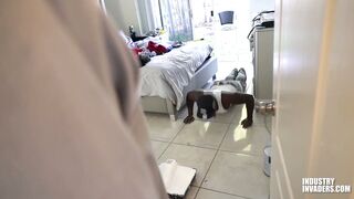 Fui a buscar a mi novio y me coji a mi suegro