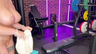 Mrs Nicole & Summer Rose "2 Milfs With Wagons"