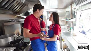 Daisy Pheonix – Food Truck Blow Bang