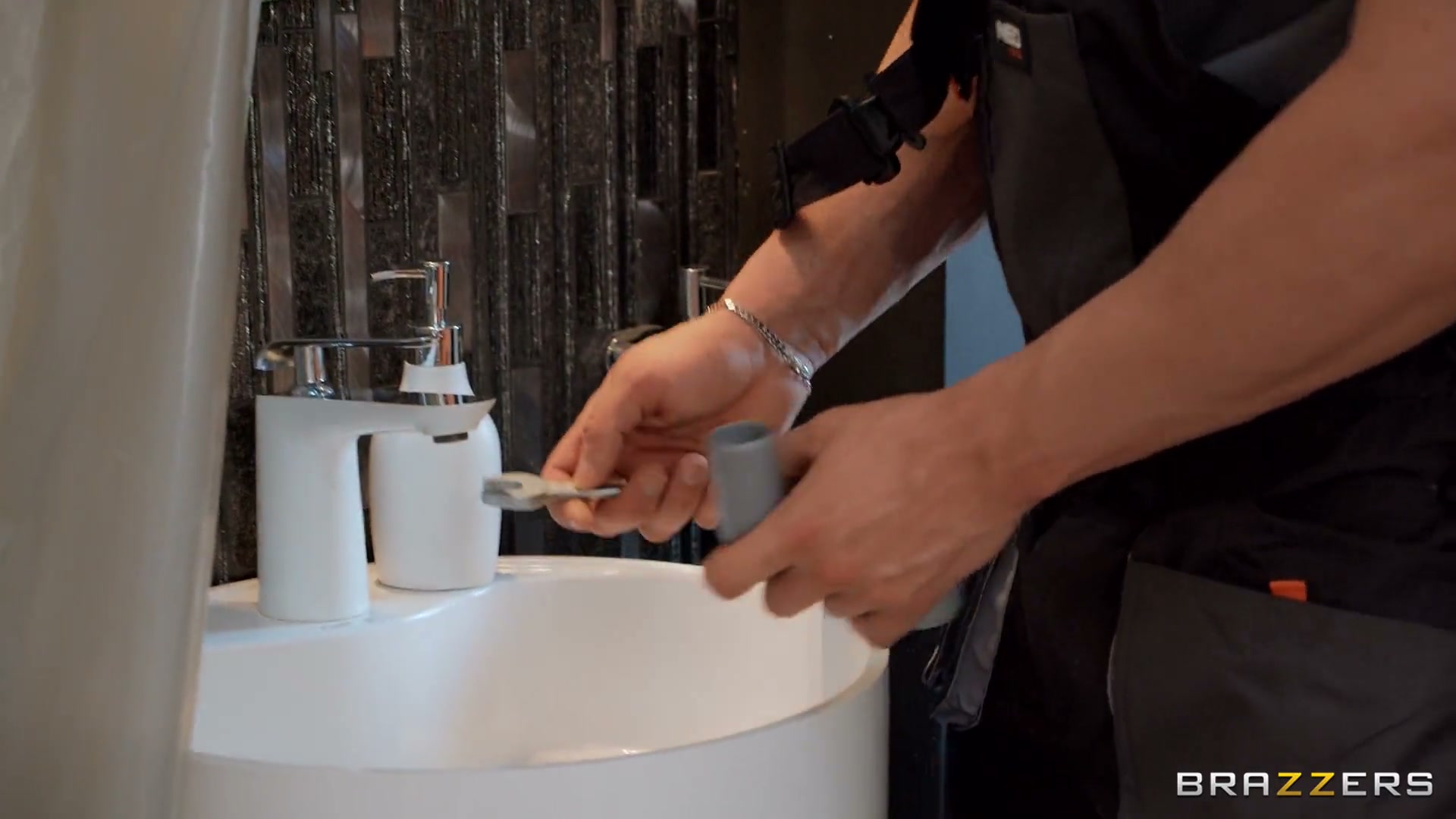 Romy Indy – Fixing Her Pipes