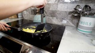 Vivian Taylor makes breakfast naked