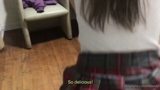 MewSlut chupa y folla por toda la casa