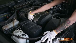 Luna Bbunny – Raven Haired Mechanic Stretches Her Pussy And Ass During BBC DP Action