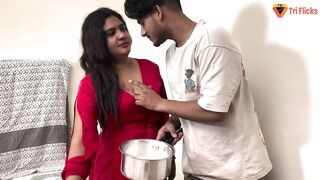 Alka Raj Pados Wali Bhabhi Kai Doodh Ka Chakkar Uncut