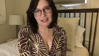 Bettie - Mom Has a Fansite - 30min