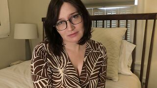 Bettie - Mom Has a Fansite - 30min