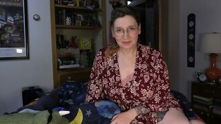 Bettie - Sudden Cock Growth - 33min